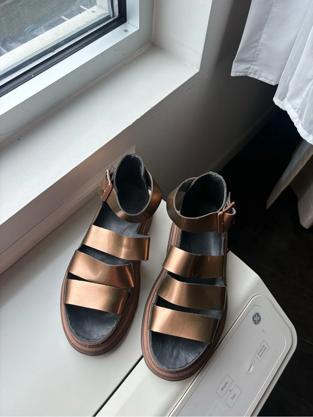 Dr Martens Clarissa Metallic Copper Gladiator Platform Sandals Womens size 8